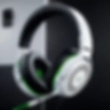 Razer White Headset highlighting sound quality features